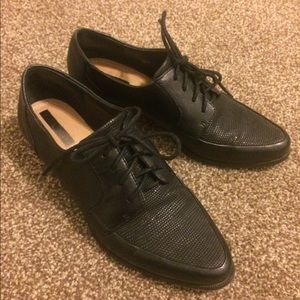 Tahari Black Leather Lace up Oxfords